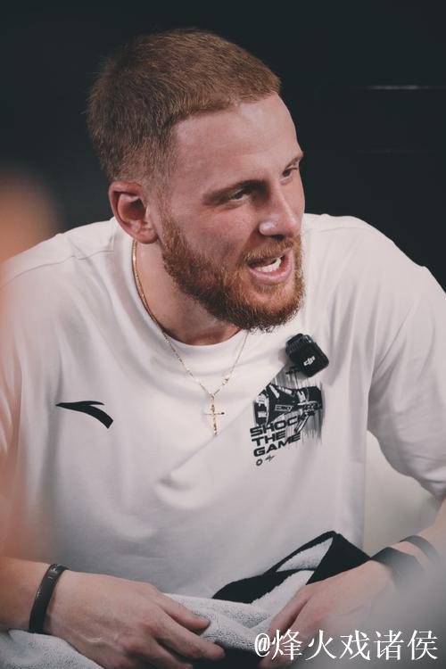 迪温琴佐全场出战35分钟，15中7得到21分6板4助攻1盖帽