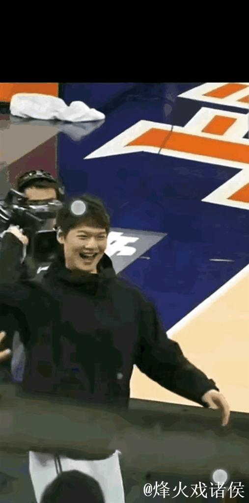 没有对比就没有伤害!拉塞尔前女友扔毛巾vs王哲林扔毛巾 没有对比就没有伤害!拉塞尔前女友扔毛巾vs王哲林扔毛巾